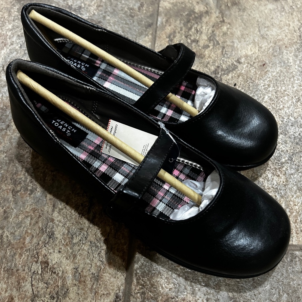 New dsw French Toast Black Kids Dress Shoes size 5 private school strap
